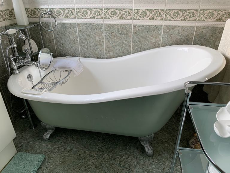 Cast iron slipper bath 