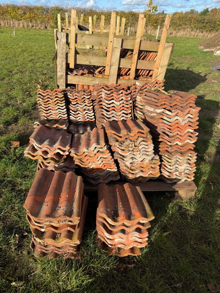 450 Reclaimed Clay Terracotta Corrugated Roof Tiles, Excellent Condition