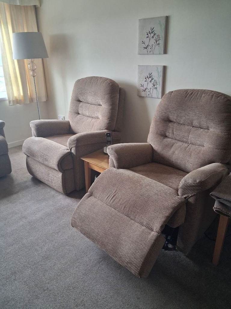 Pair of Beige Recliner Armchairs – Good Condition