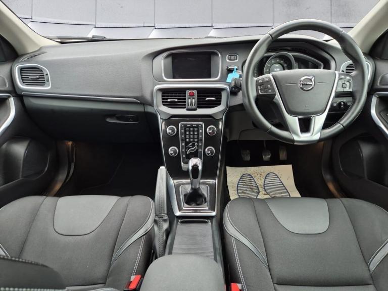 2018 Volvo V40 2.0 D2 Momentum Nav Plus Euro 6 (s/s) 5dr HATCHBACK Diesel Manual
