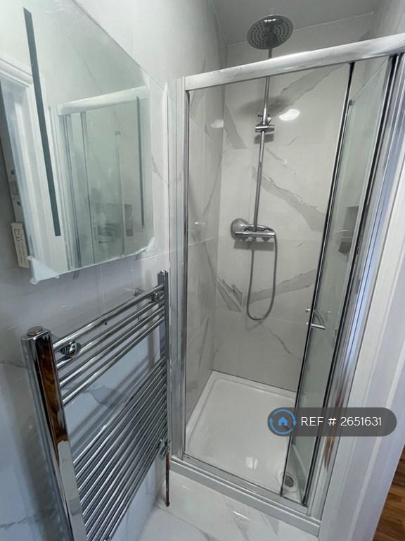 4 bedroom flat in Emmanuel House, Croydon,East Croydon ,Purley, Beckenham, Vic (4 bed) (#2651631)