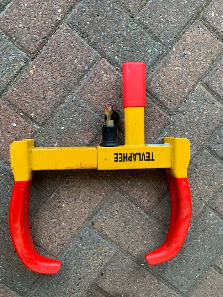 Expandable wheel lock