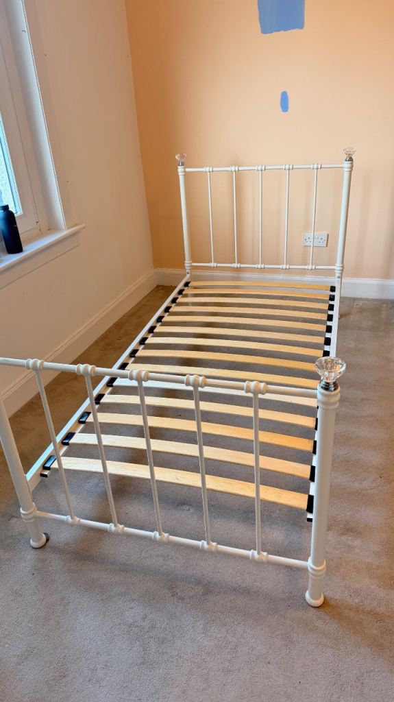 image for Single white metal framed bed