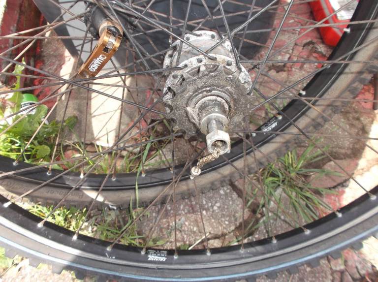 26in wheelset with tyres and tubes 3 speed. with toggle chain.