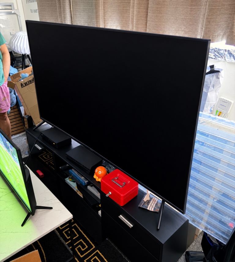 Qantec 65 inch tv 
