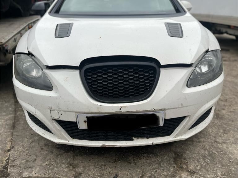 SEAT LEON MK2 FACELIFT IN WHITE LB9A FOR BREAKING / BUMPERS/LIGHTS ETC