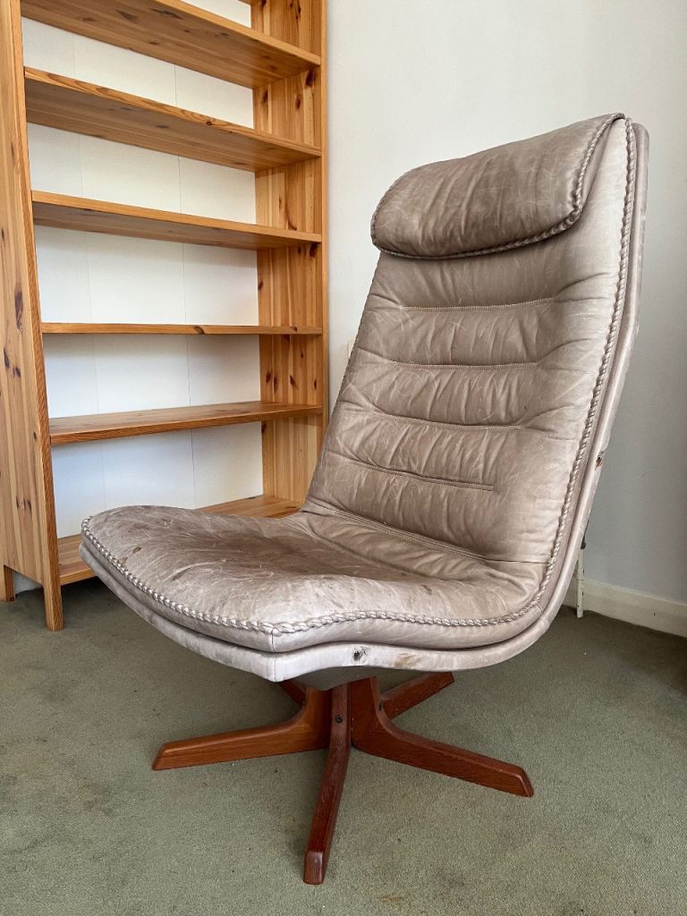 Mid Century Modern Danish Leather Lounge Chair (Berg C90)
