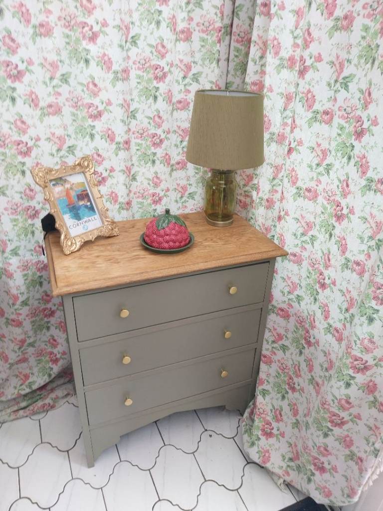 Small Green Chest of Drawers with Wooden Top – Good Condition