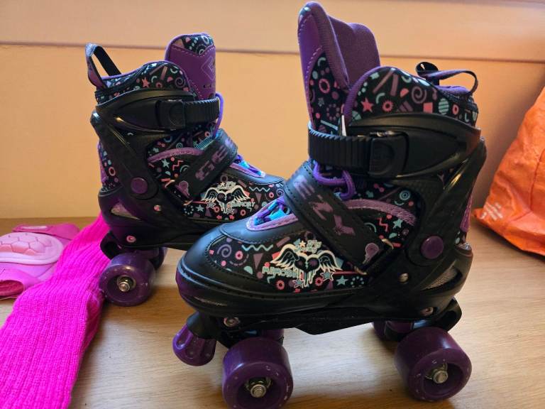 Roller skates adjustable size 2-4