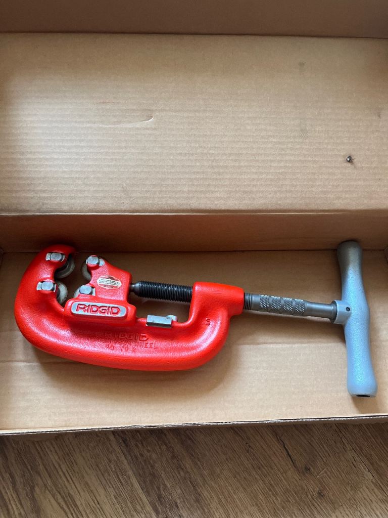 Pipe cutter