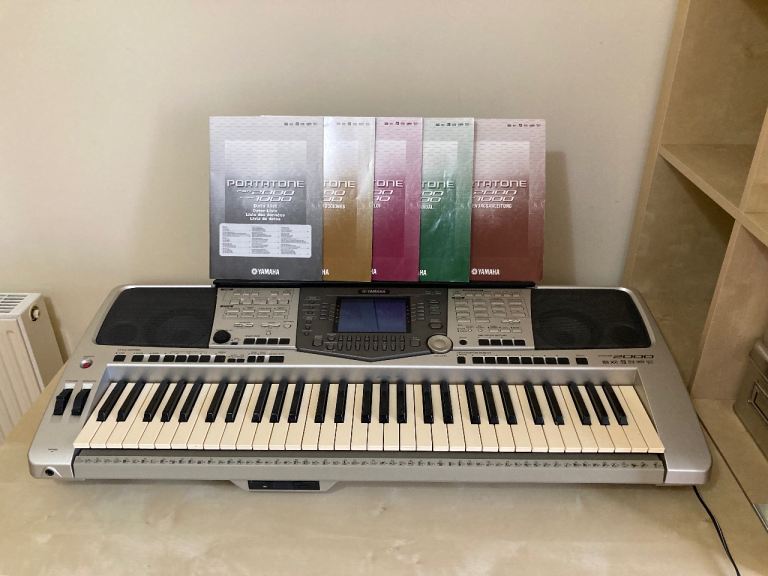Yamaha PSR 2000 digital keyboard
