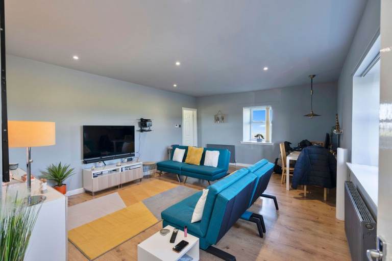 Fantastic, 3 bedroom, end-terrace bungalow near Ratho, available unfurnished
