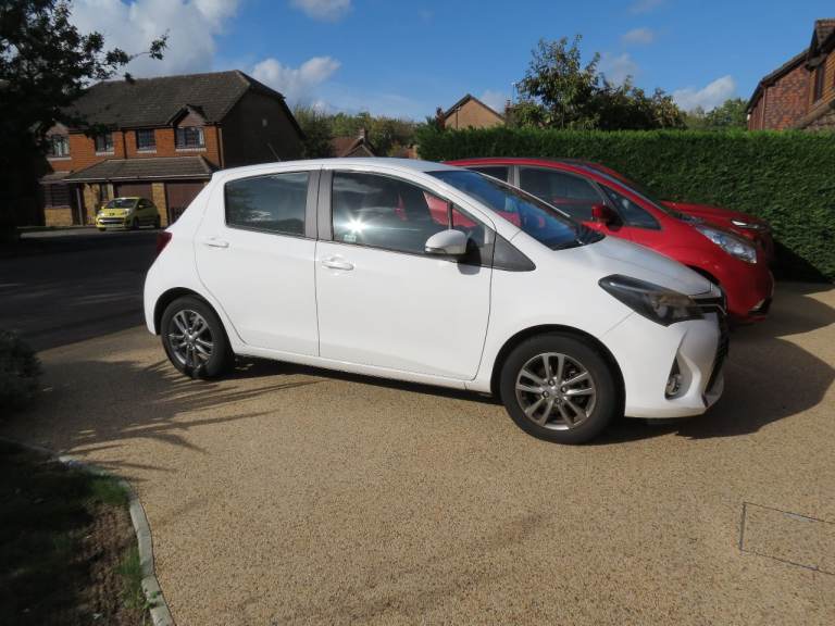 Toyota, YARIS, Hatchback, 2015, Manual, 1329 (cc), 5 doors