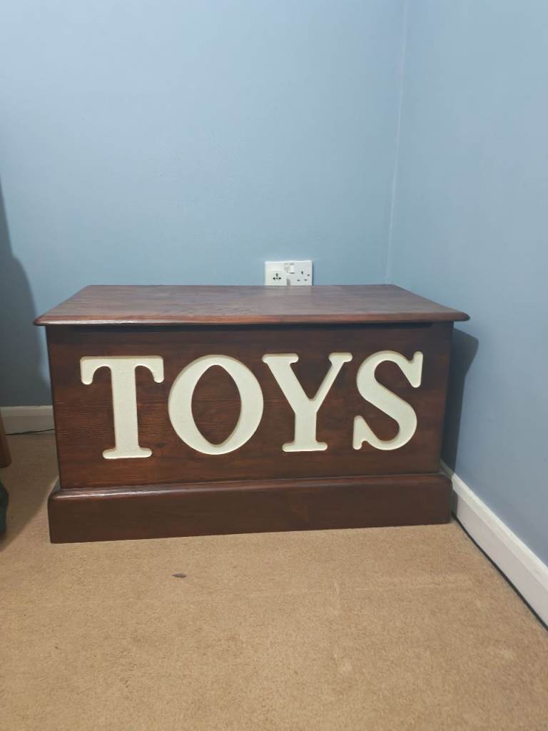 Pine Toy Box with 'TOYS' lettering – Great Condition