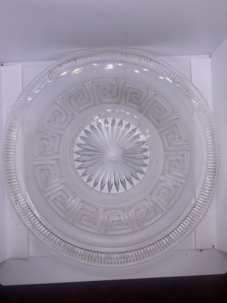 Glass patterned plate 