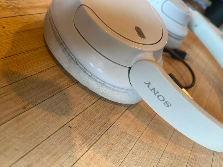 Sony Bluetooth headphones noise cancelling 