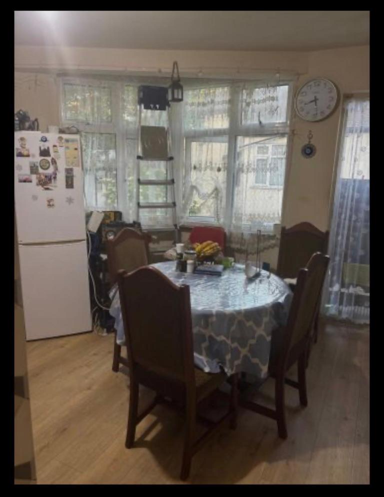 King size Room in Upton Park Green street 400£ monthly rent includes all Bills 