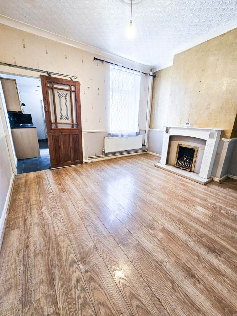 Spacious 2 Bedroom House to Let