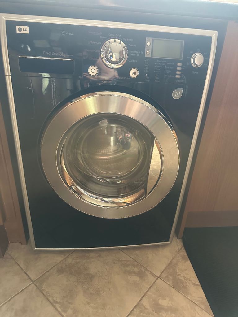 LG Washing Machine 8kg  - Black, fair Condition