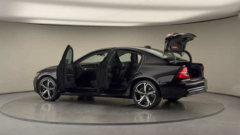 2023 Volvo S60 Plus Dark B5 (250 hp) Saloon Petrol/Electric Hybrid Automatic