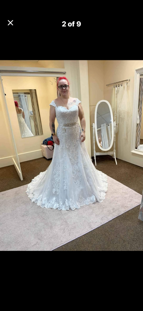 Beautiful lace wedding dress 