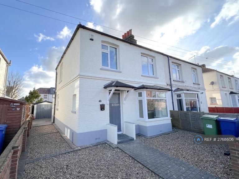 3 bedroom house in Edward Road, Queenborough, ME11 (3 bed) (#2768606)