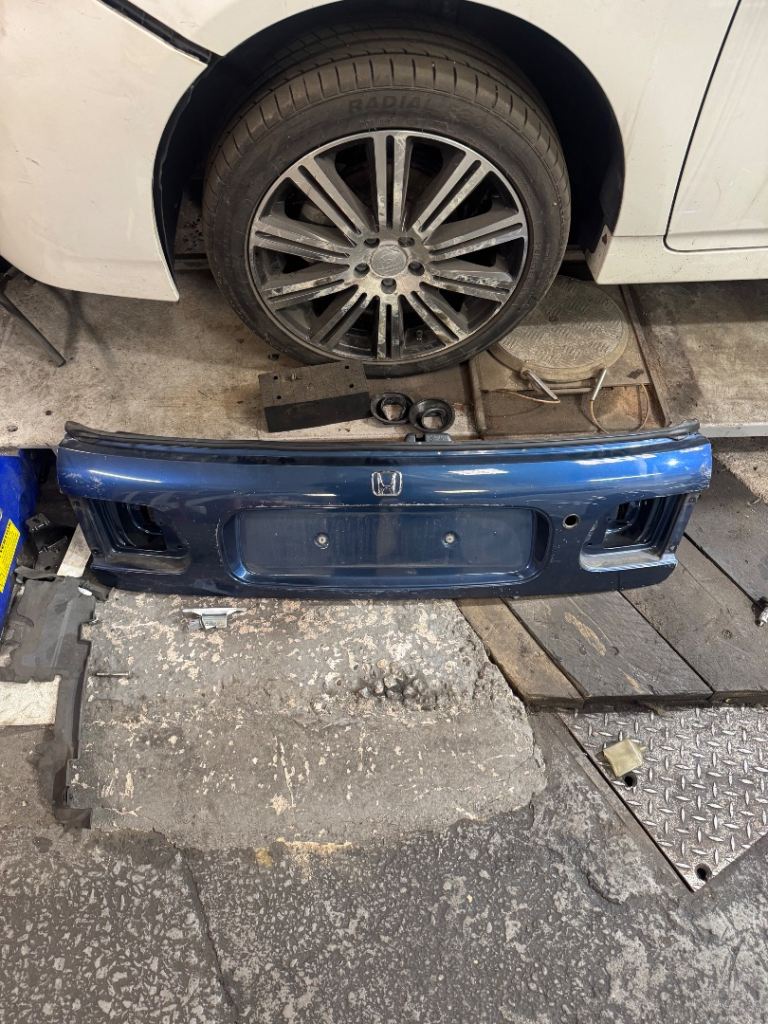 Honda civic eg rear bootlid with plastics