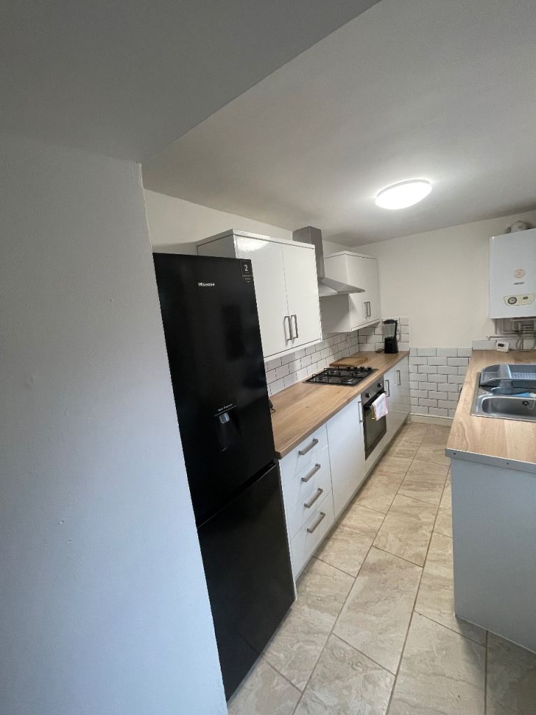 Room Available in Two bedroom house Pontypool 