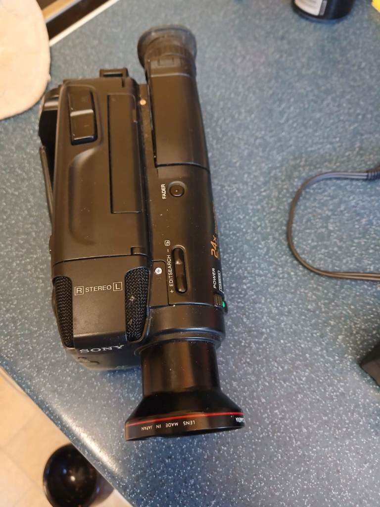 Vintage Sony Handycam CCD-TR750E