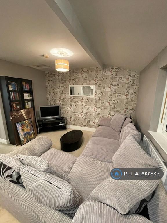 1 bedroom flat in Lewisham Way, London, SE14 (1 bed) (#2901886)