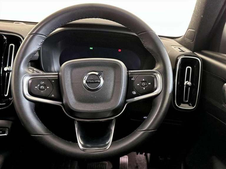 2022 Volvo XC40 Recharge 69kWh Core Auto 5dr Automatic SUV Electric Automatic