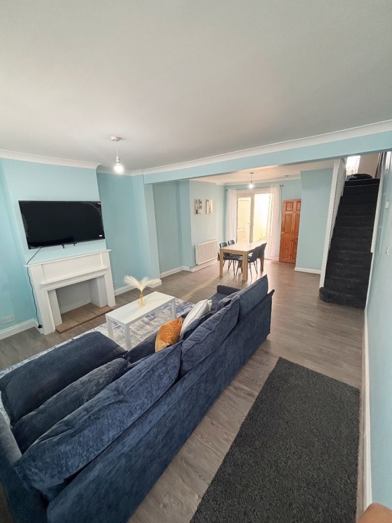 *2 ROOMS TO RENT THREE BED TERRACE BILLS INCLUDED*