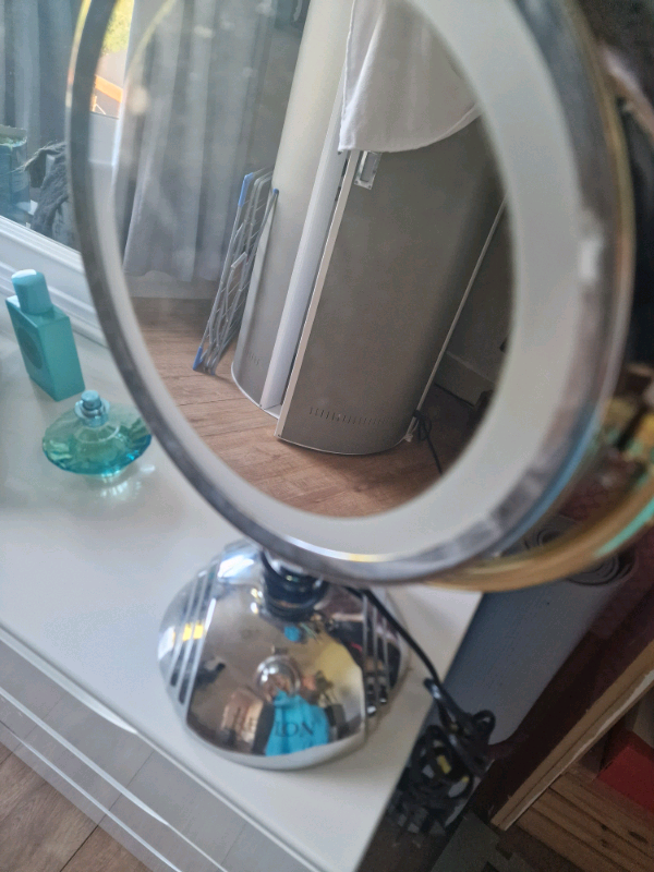 Revlon. Vintage Magnification mirror 2 sided