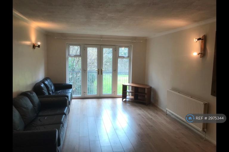 2 bedroom flat in Knightswood Court, London, N6 (2 bed) (#2975344)