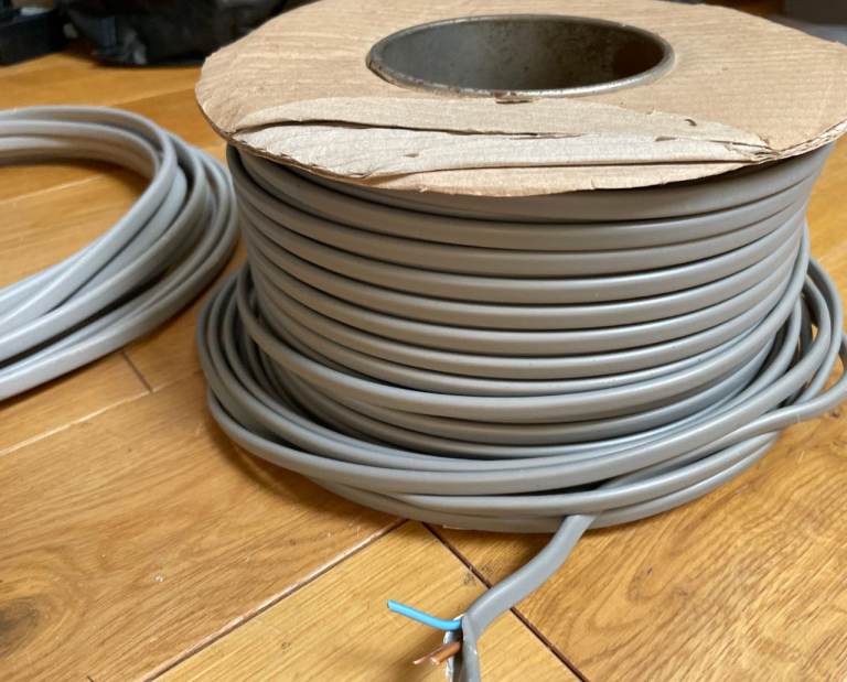 1mm Reel drum + 8m 2.5mm²  300v 500v  Twin & Earth 3 Core Electric Cable