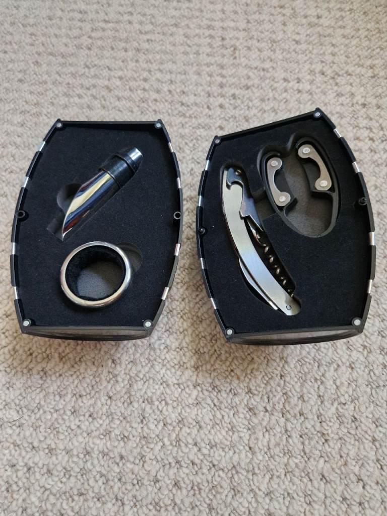 wine waiters kit in novelty barrel