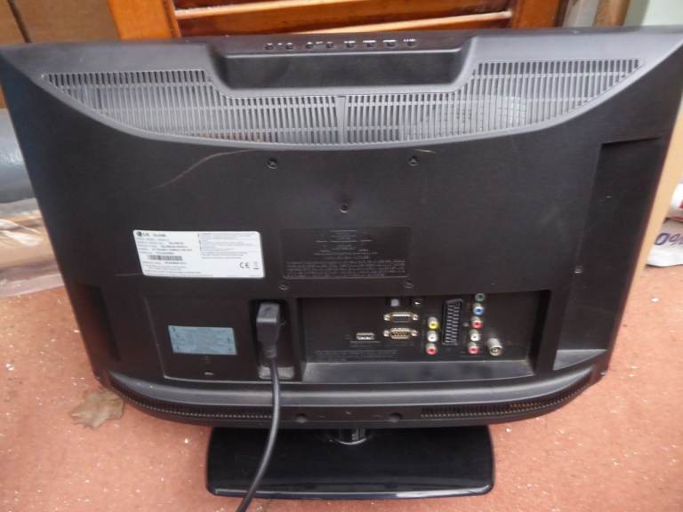 LG Flat Screen TV – Black, Good Condition