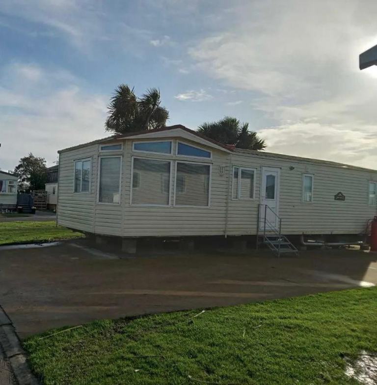 Static Caravan Willerby Aspen T Shape 37x12 3bed DG/CH - Free UK Delivery 