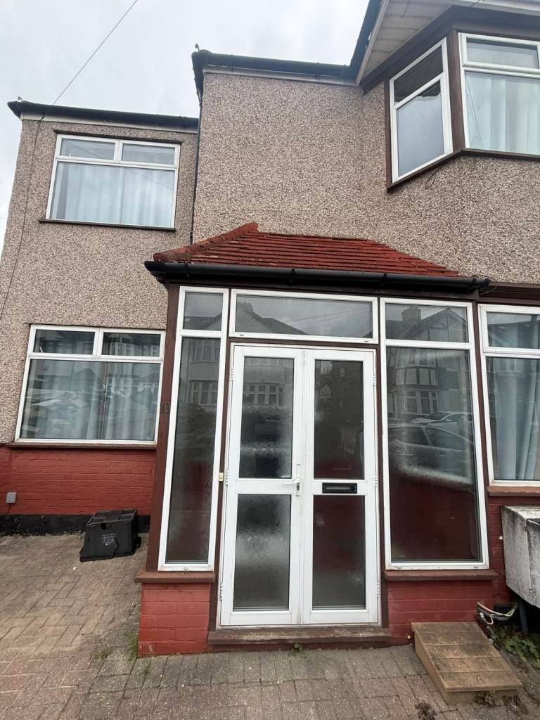 Room in a Shared House, Aintree Crescent, IG6 2HD