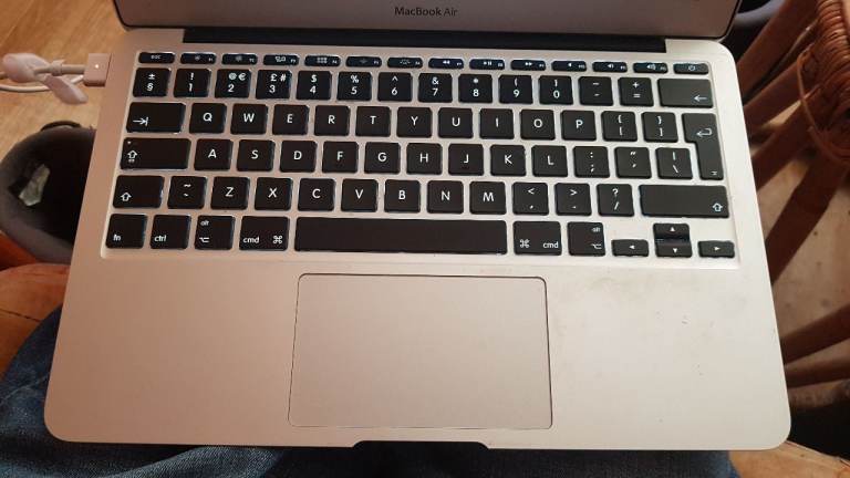 apple macbook air osx yosemite a1465 proessor intel core i5 1.4ghz 4g memory intel 