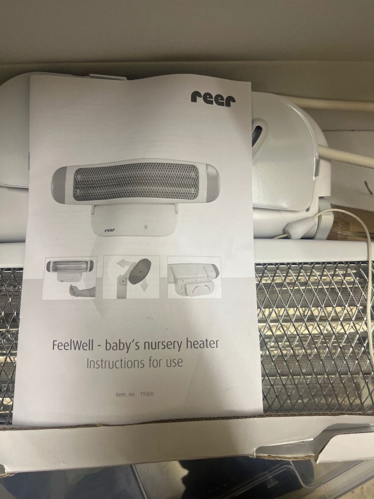 Wall mounted changing heat lamp 