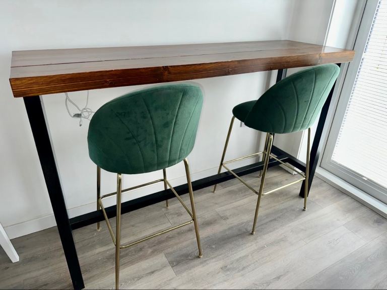 Breakfast Bar / High Coffee Bar / Kitchen Dining Table