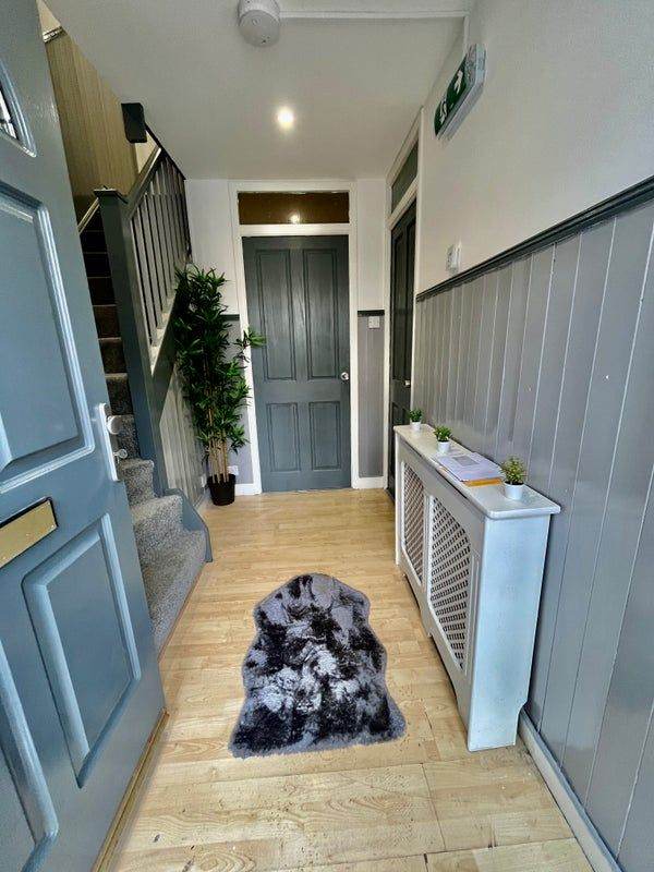 🌟 Stylish Double Room Near Oval Station 📍