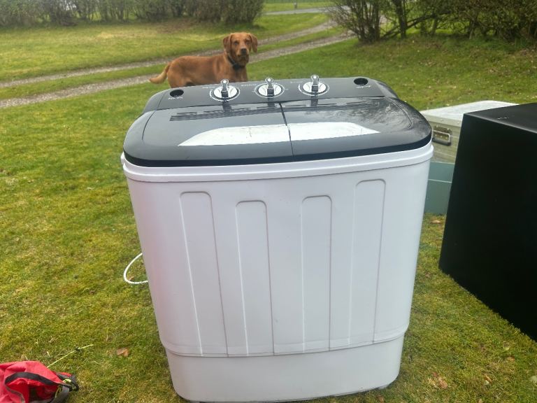 Washing machine twin tub