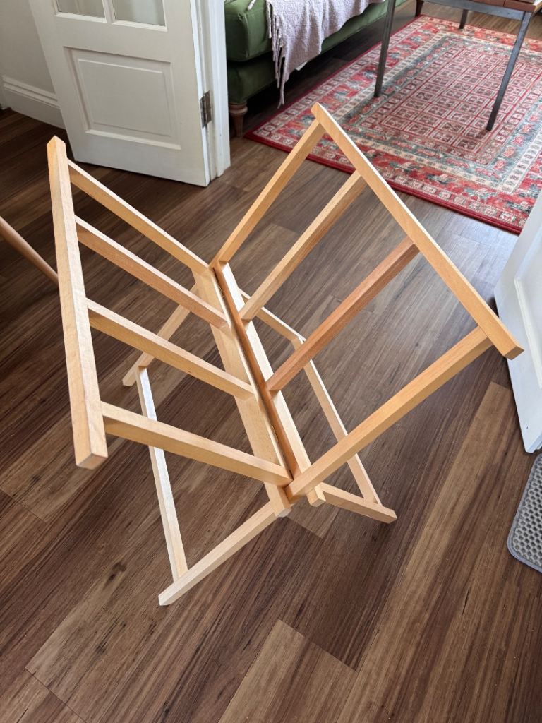 Quickdraw Beechwood Browser Rack like new