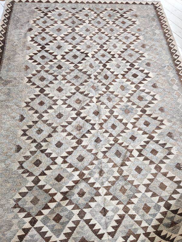 Upto 50% off all Mashwani rugs and selected kilims 
