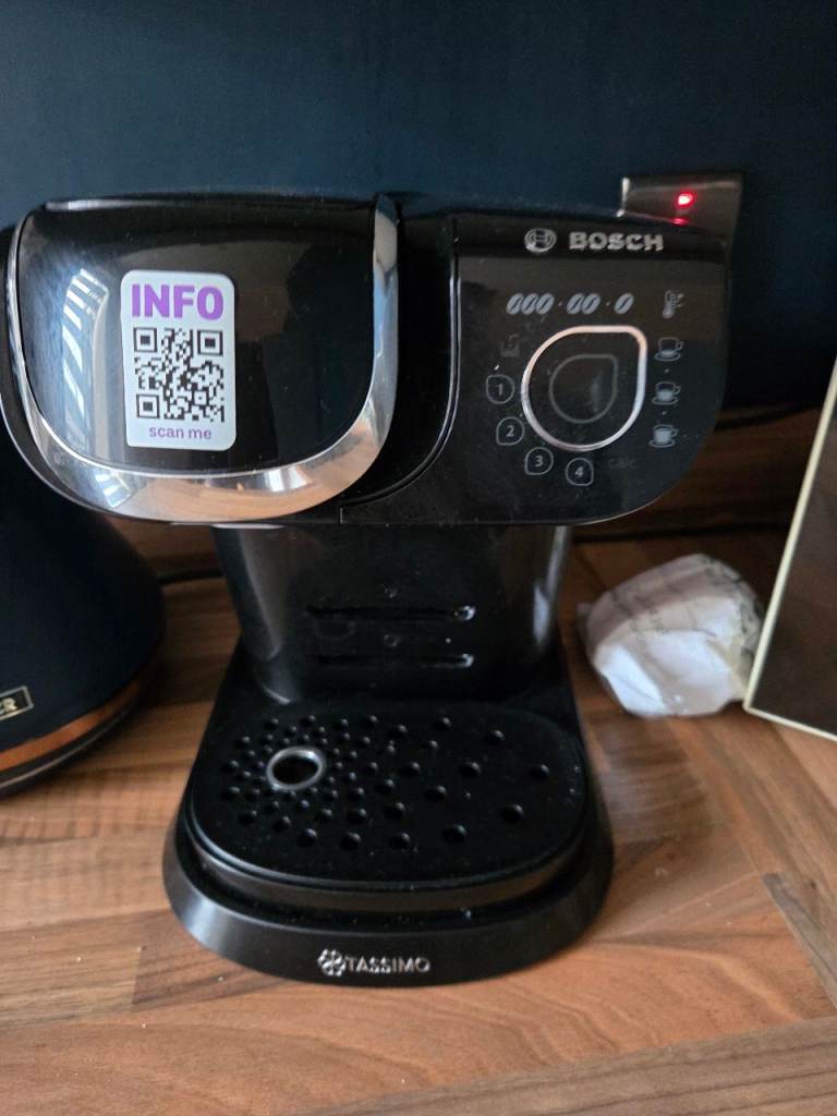 Bosch Tassimo Coffee Machine – Black – Great Condition, Used Twice