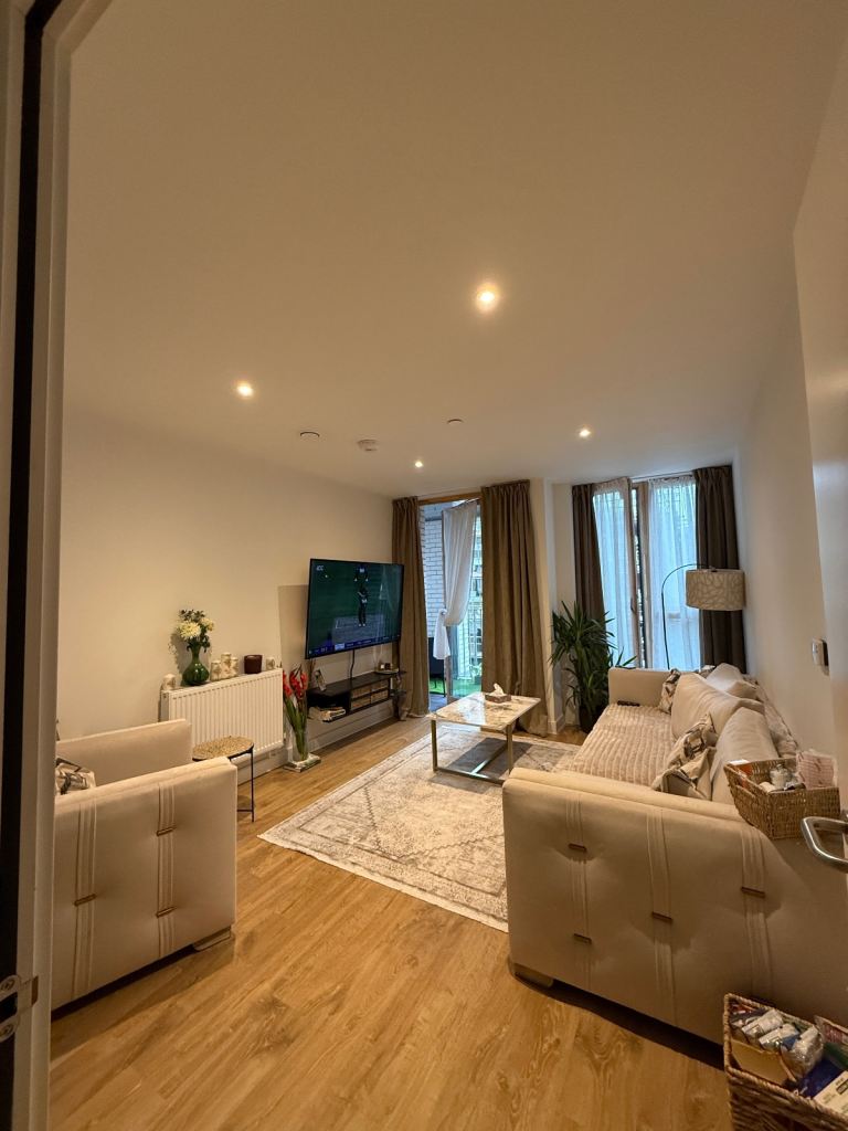 Large 1 bed for your 2 bed - Islington 