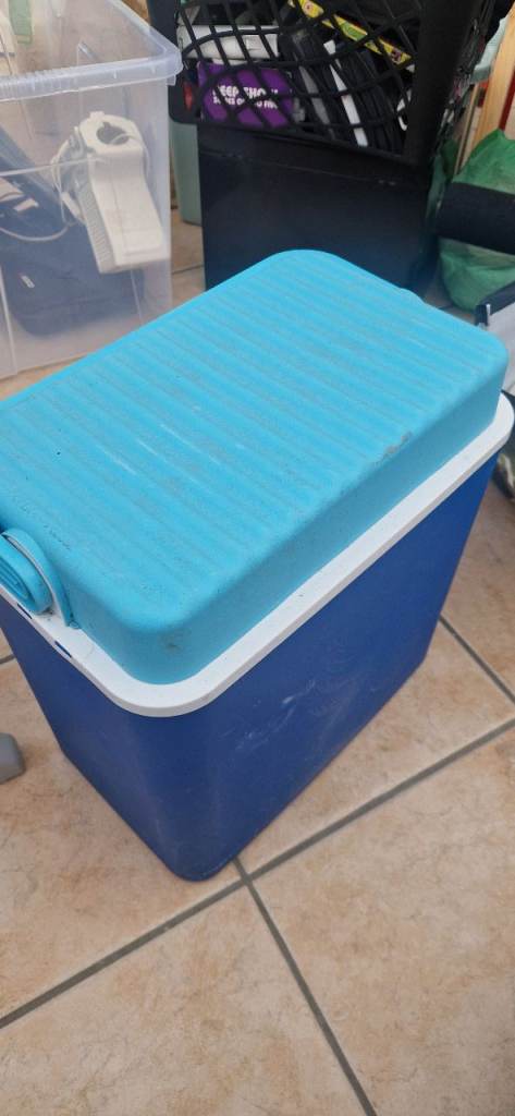 Large Blue Cool Box for Camping / Picnics ** £2 Cash on collection **