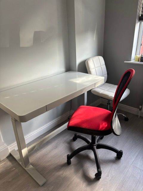 Electric height adjustable white desk plus two chairs 